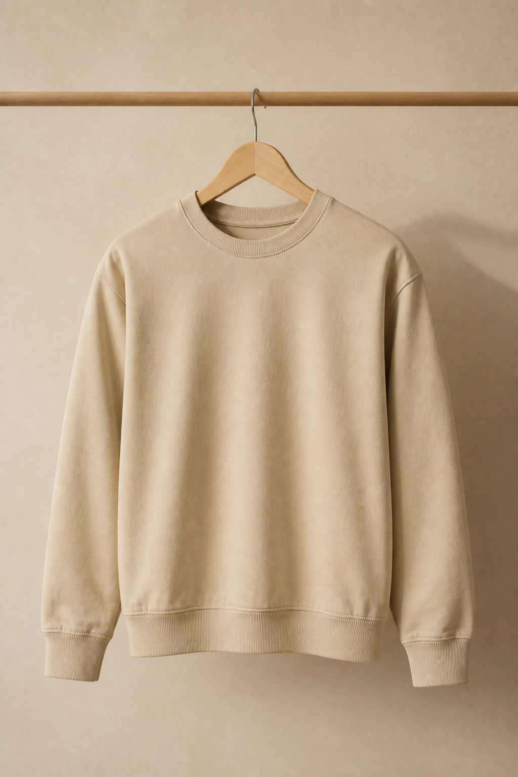 Crewneck in bone. Organic cotton, 280 gsm.